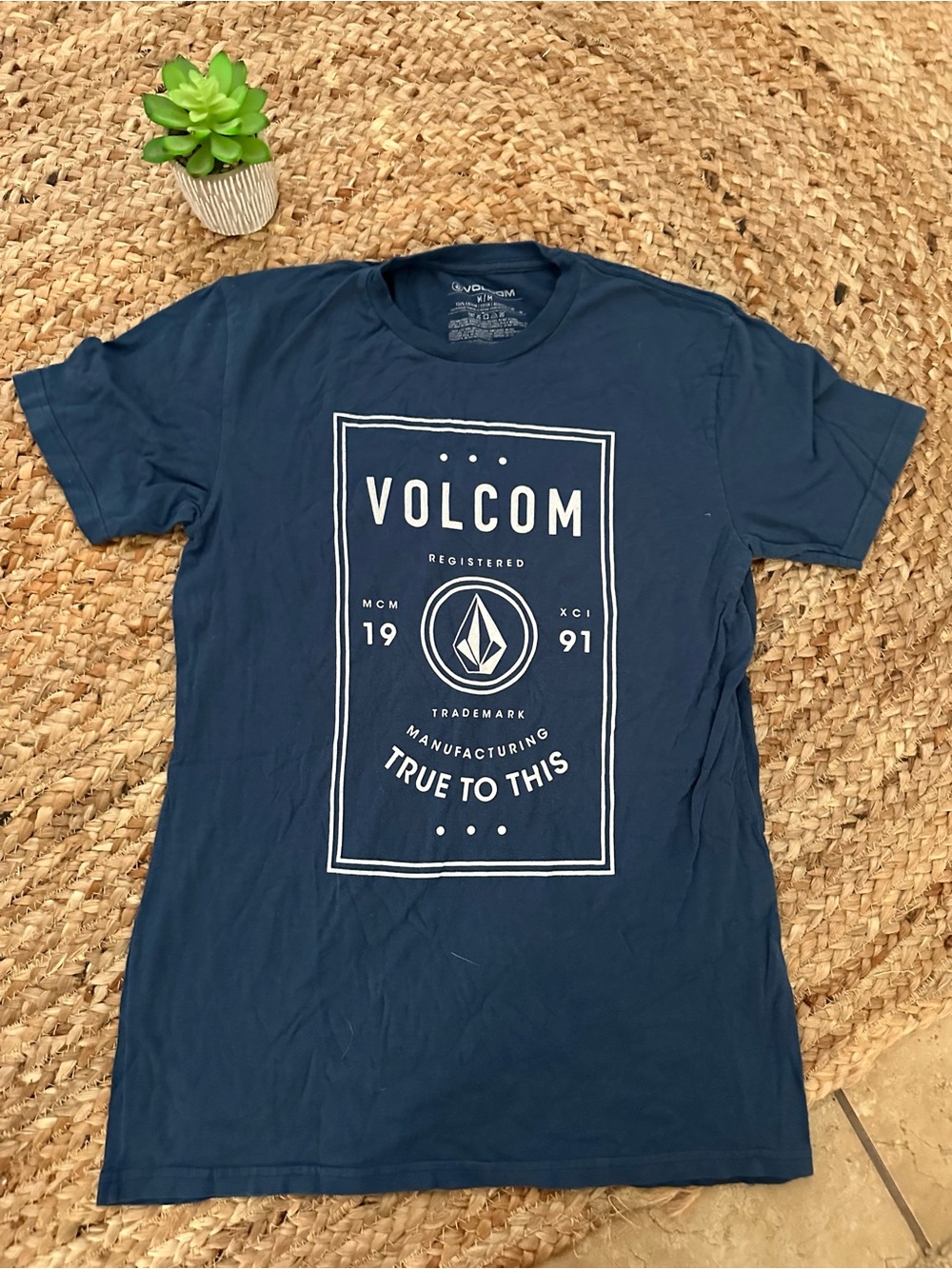 VOLCOM TEE
